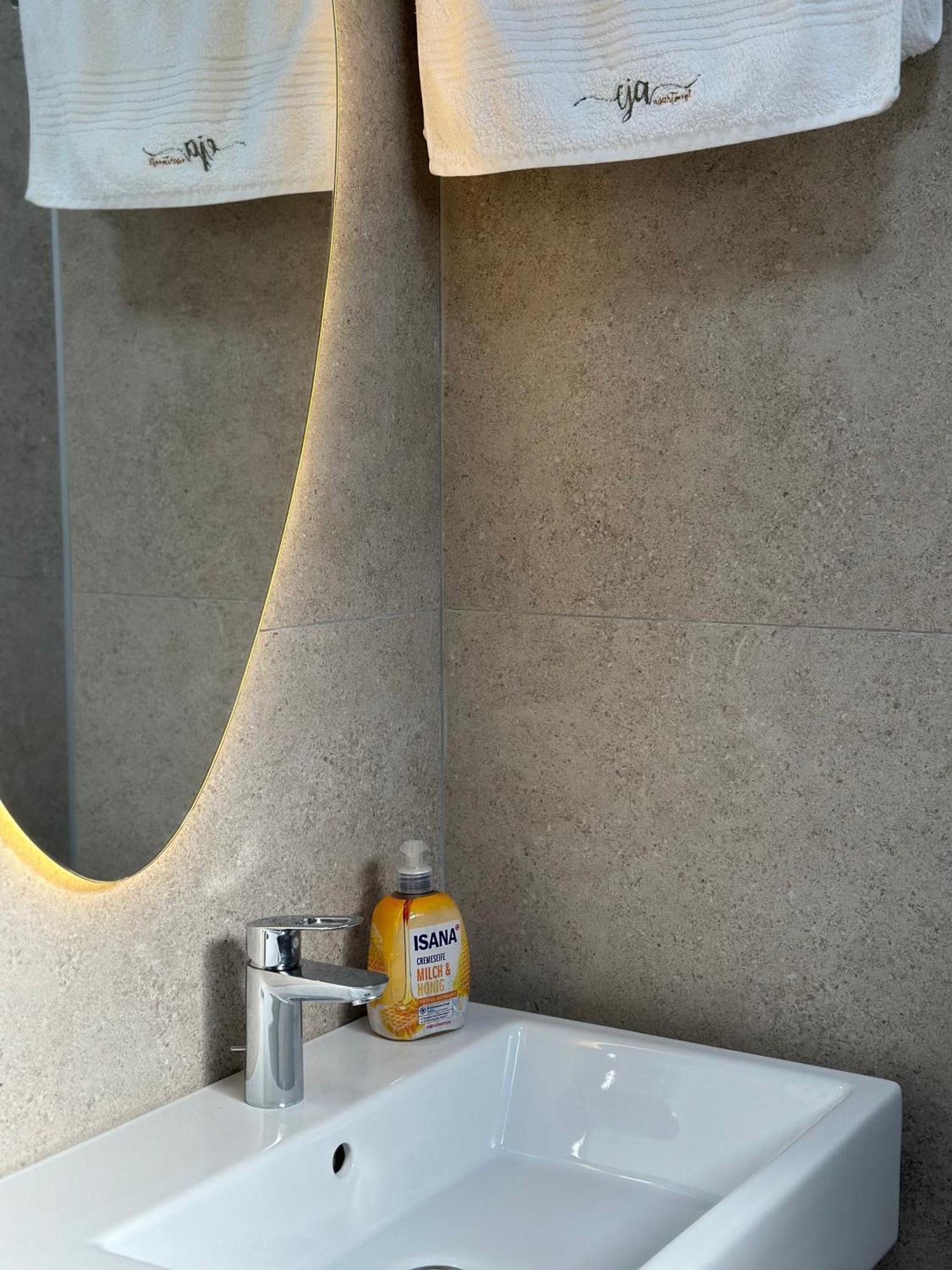 Eja Apartment 3 Τίρανα Εξωτερικό φωτογραφία